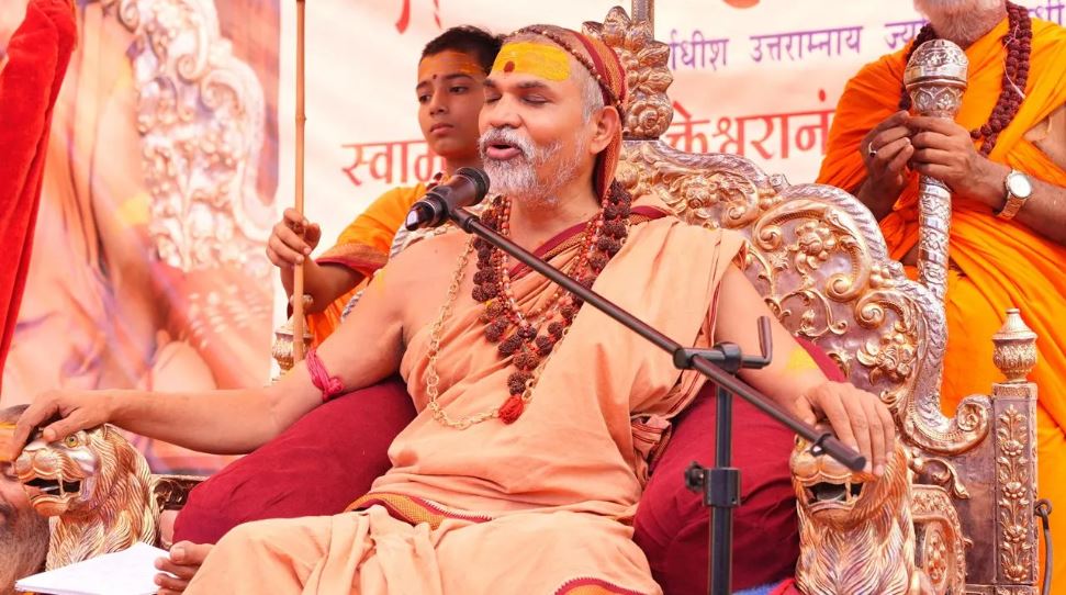 शंकराचार्य पद विवाद ने पकड़ा तूल, मेला प्रशासन के नोटिस पर  अविमुक्तेश्वरानंद का पलटवार - UP NEWS EXPRESS