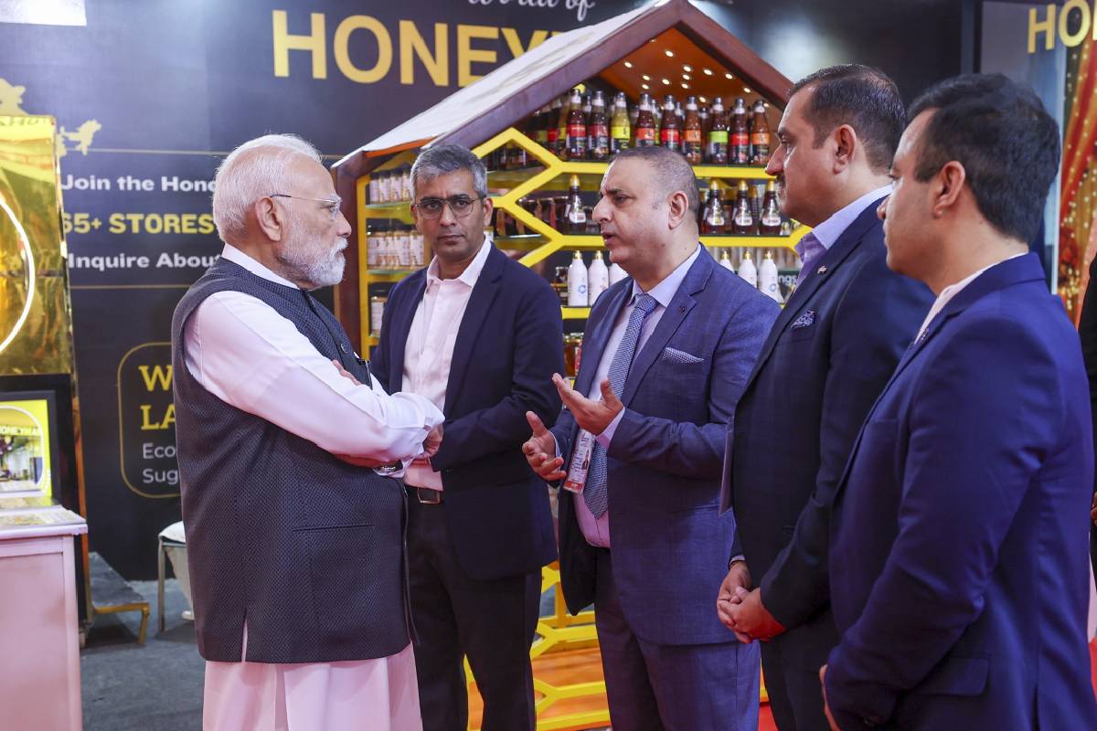 UP International Trade Show 2025 : देश में चिप से लेकर जहाज तक बनाने का  लक्ष्य, ट्रेड शो में बोले पीएम मोदी