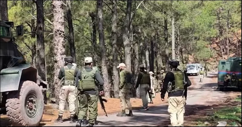 जम्मू के बट्टल में सुरक्षाबलों ने तीन आतंकियों को किया ढेर, तलाशी अभियान  जारी