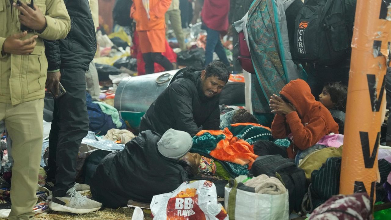 सांस फूल रही है, भीड़ में दब गई थी मैं...', महाकुंभ में भगदड़ के समय  क्या-क्या हुआ, चश्मदीदों ने बताई आंखोंदेखी | Prayagraj bhagdad update short  of breath buried in ...