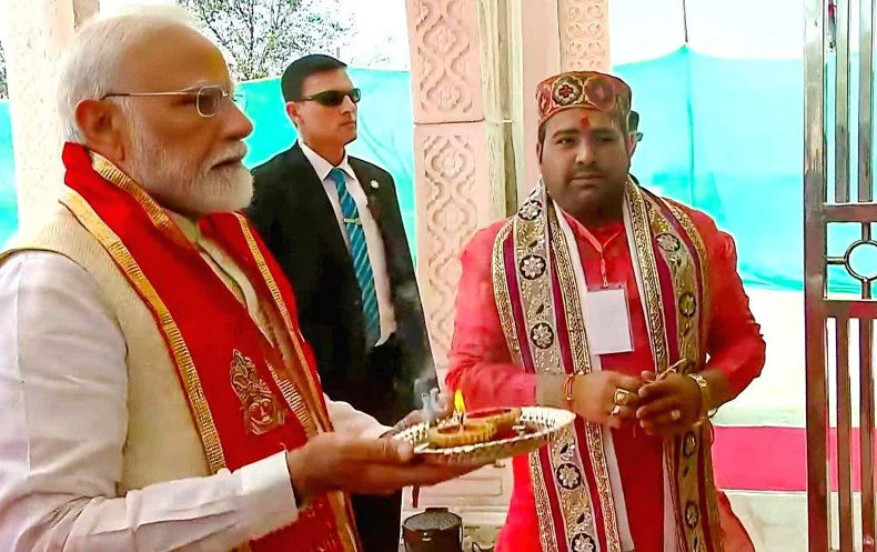 PM Modi: मोदी ने बागेश्वर धाम में रखी कैंसर अस्पताल की आधारशिला, धर्म का  मजाक उड़ाने वालों पर बोला हमला